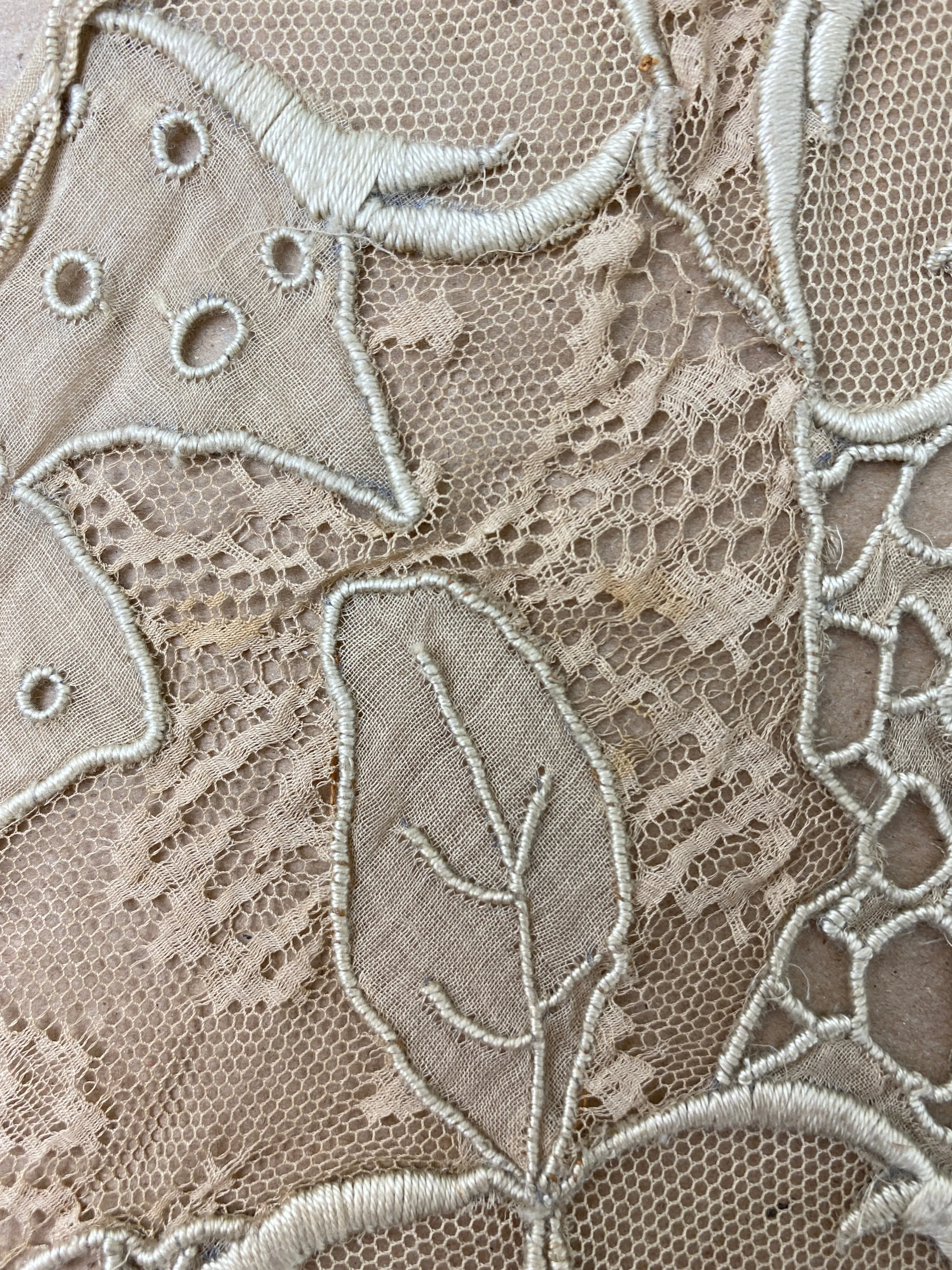 Antique Edwardian Beige Embroidered Tulle Lace Collar