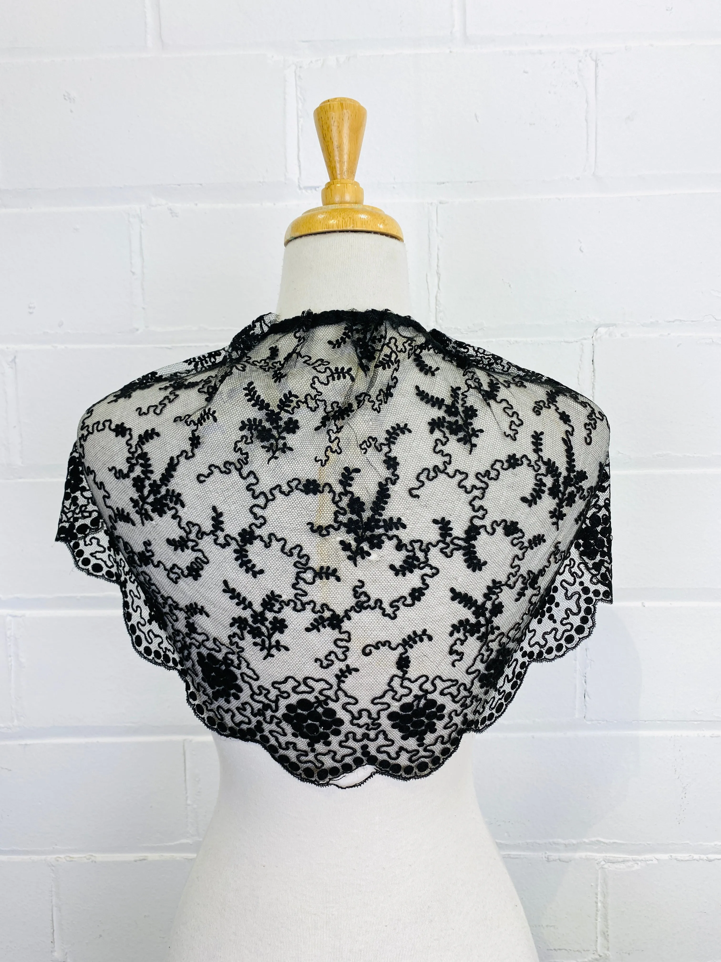 Antique Victorian Black Embroidered Silk Tulle Lace Collar