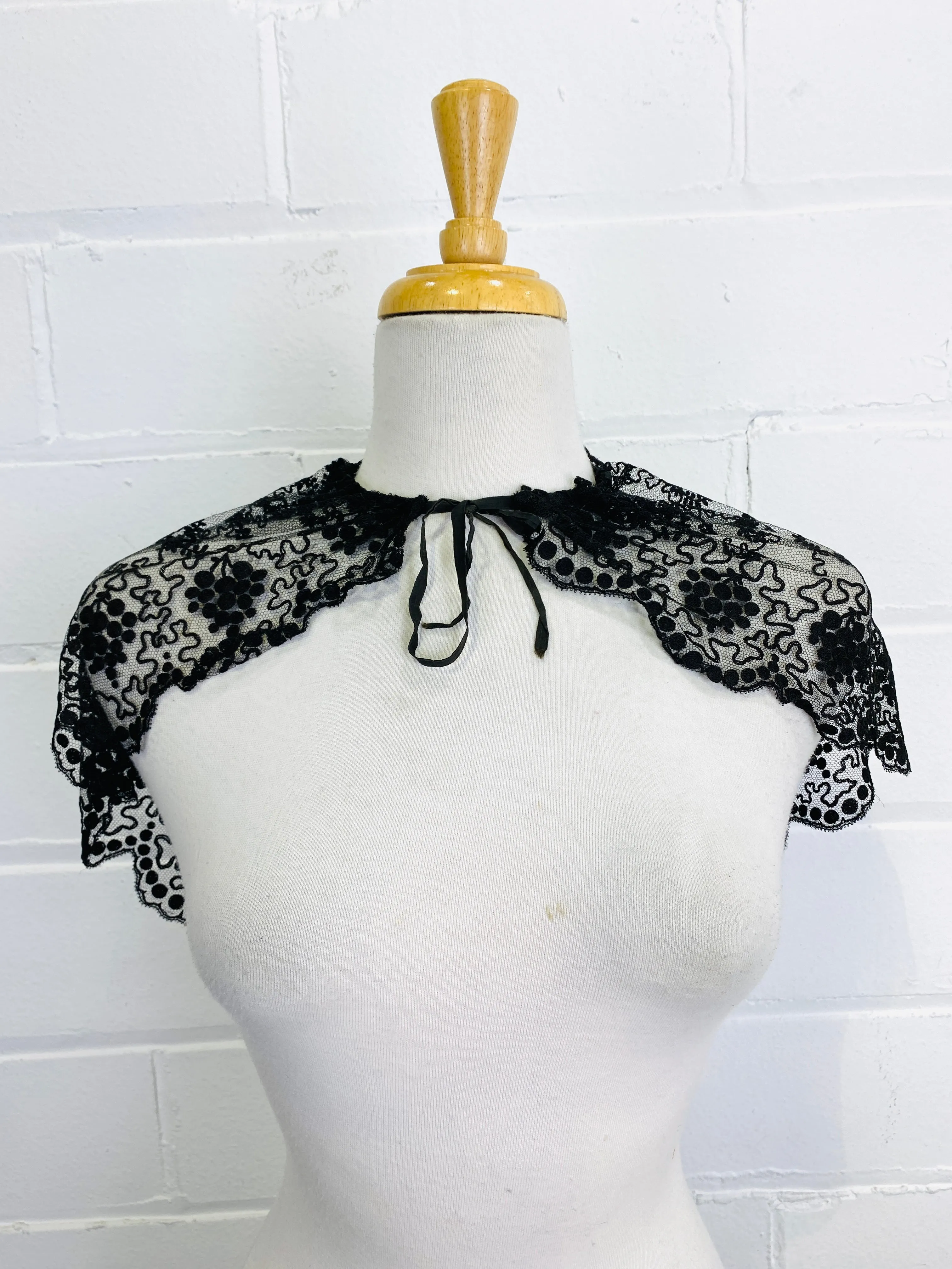 Antique Victorian Black Embroidered Silk Tulle Lace Collar