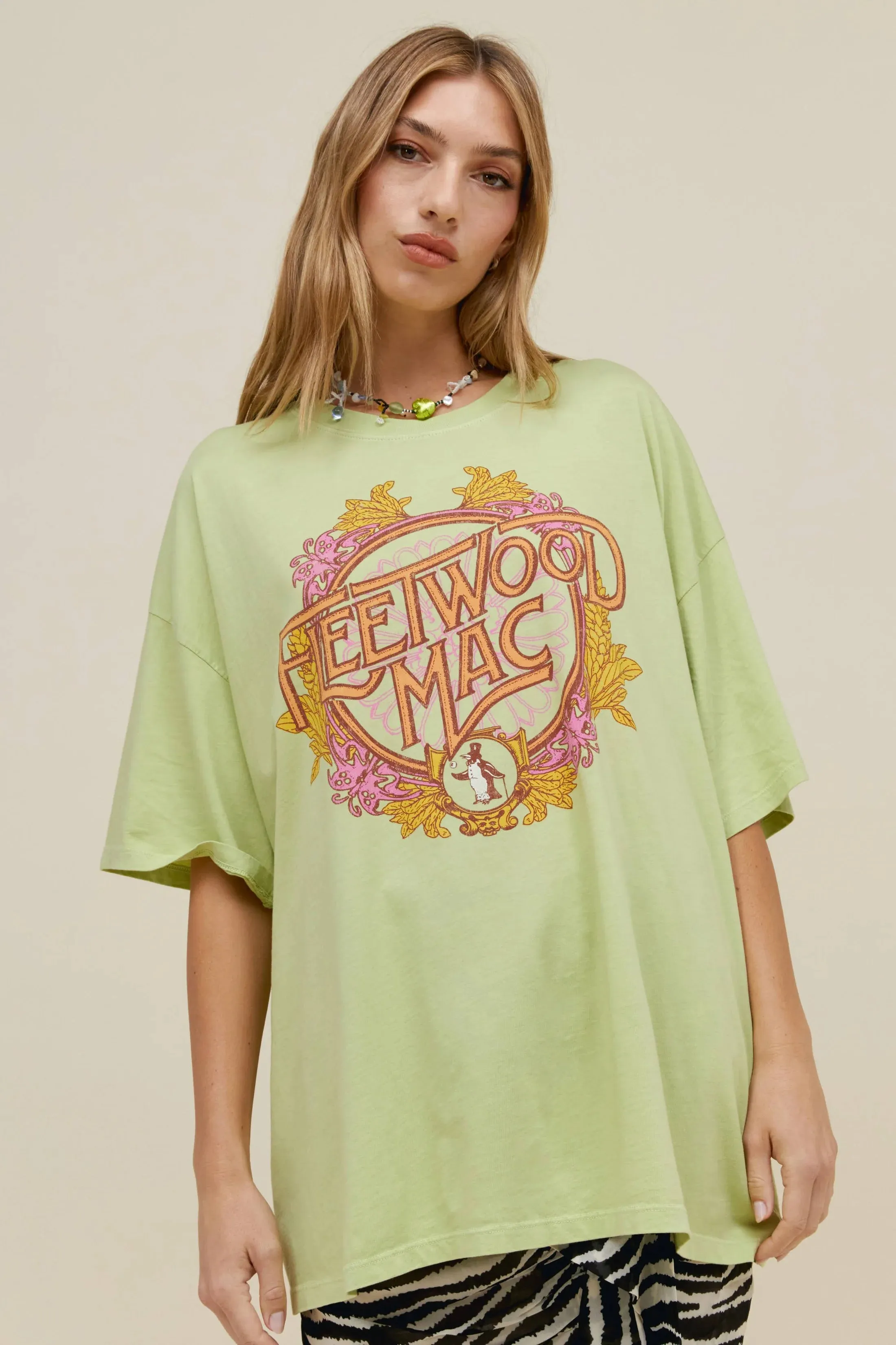 DAYDREAMER - FLEETWOOD MAC FLOWER CREST OS TEE