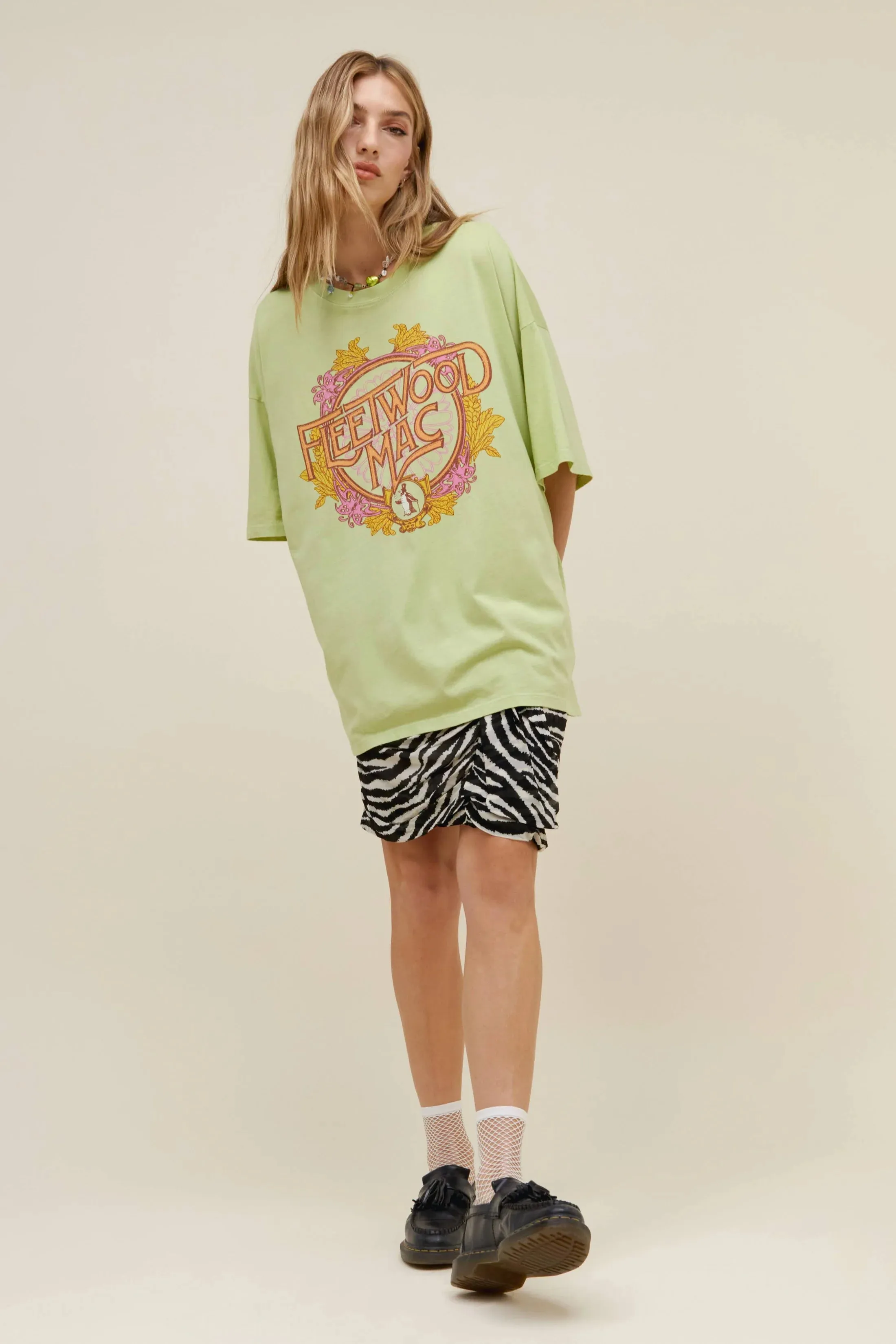 DAYDREAMER - FLEETWOOD MAC FLOWER CREST OS TEE