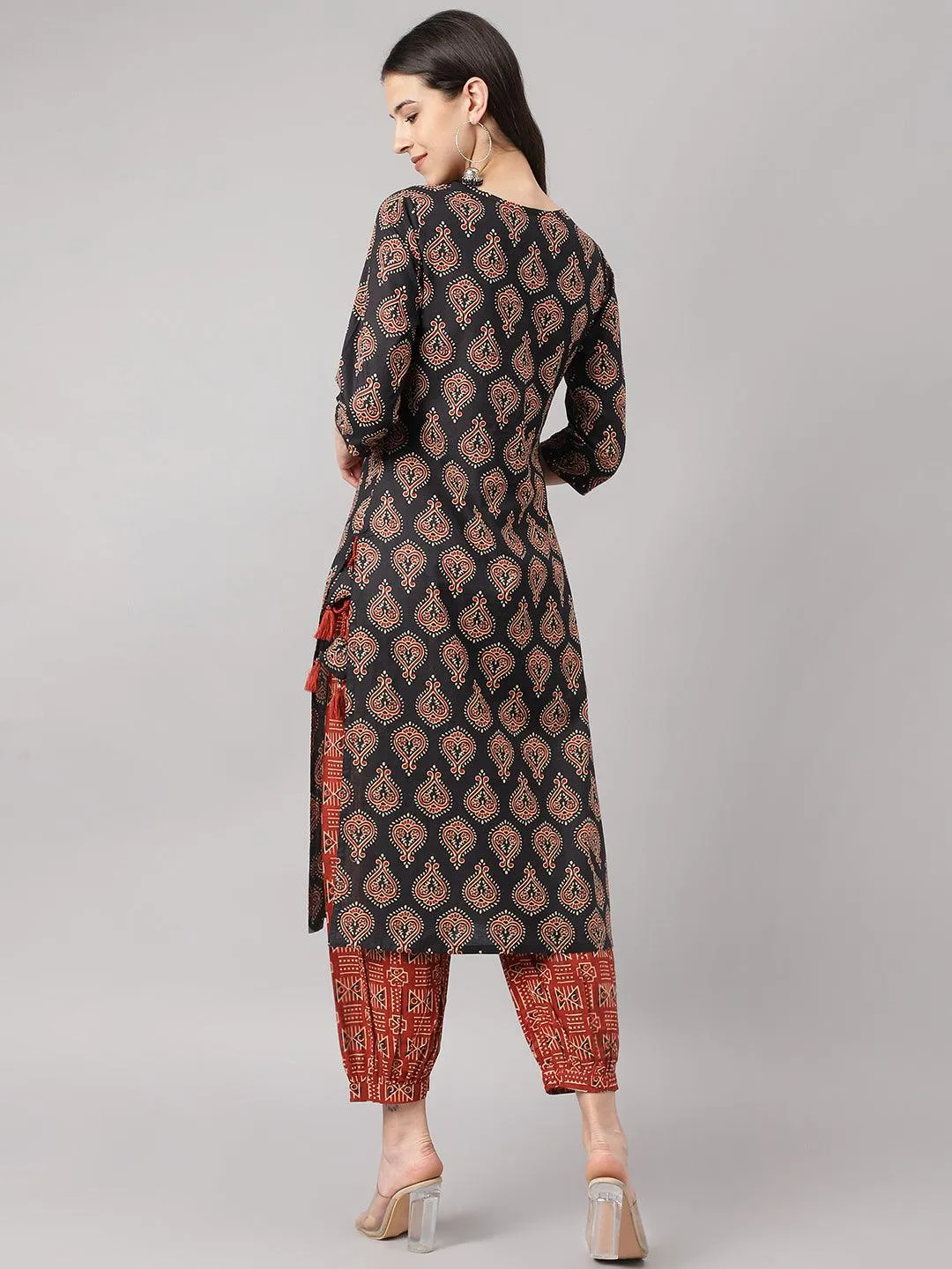 Divena Black and Red Cotton Buti Printed Kurta with hem Cuffed pant set