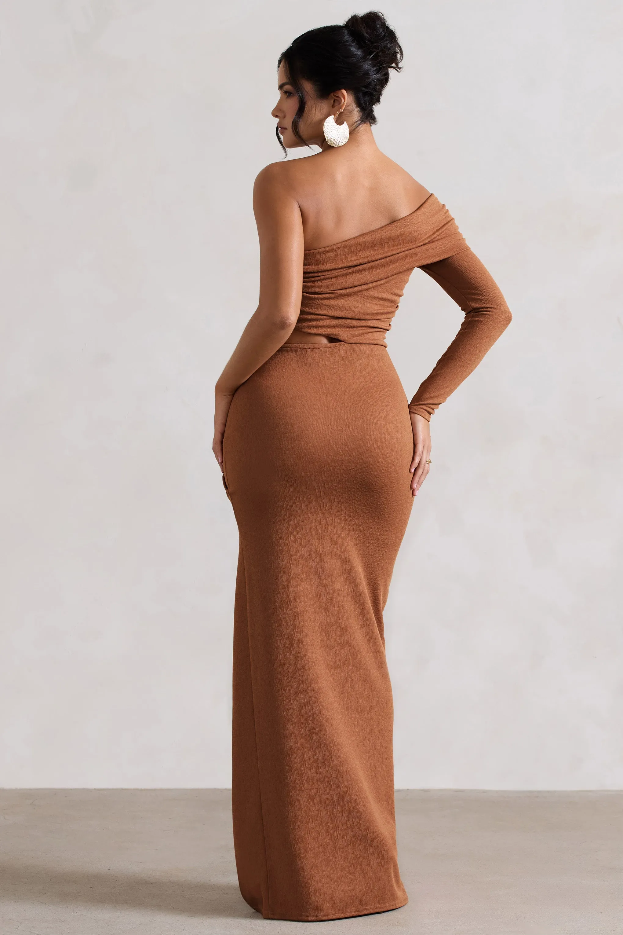 Ecuador | Camel Crinkle Asymmetric One-Sleeve Cut-Out Maxi Dress