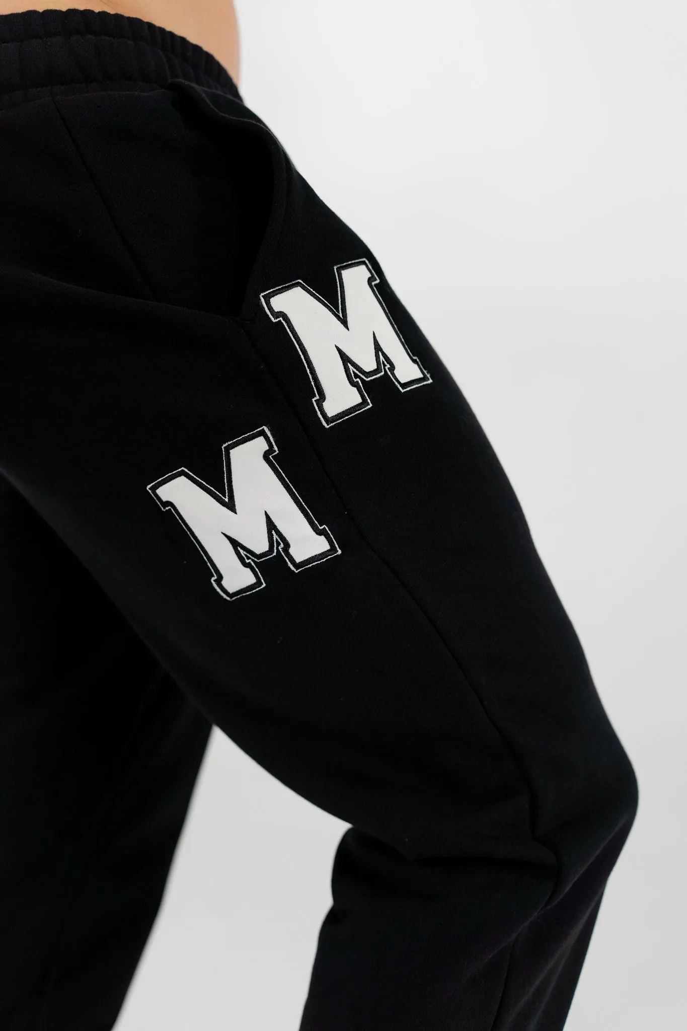 MM TRACKPANT IN BLACK