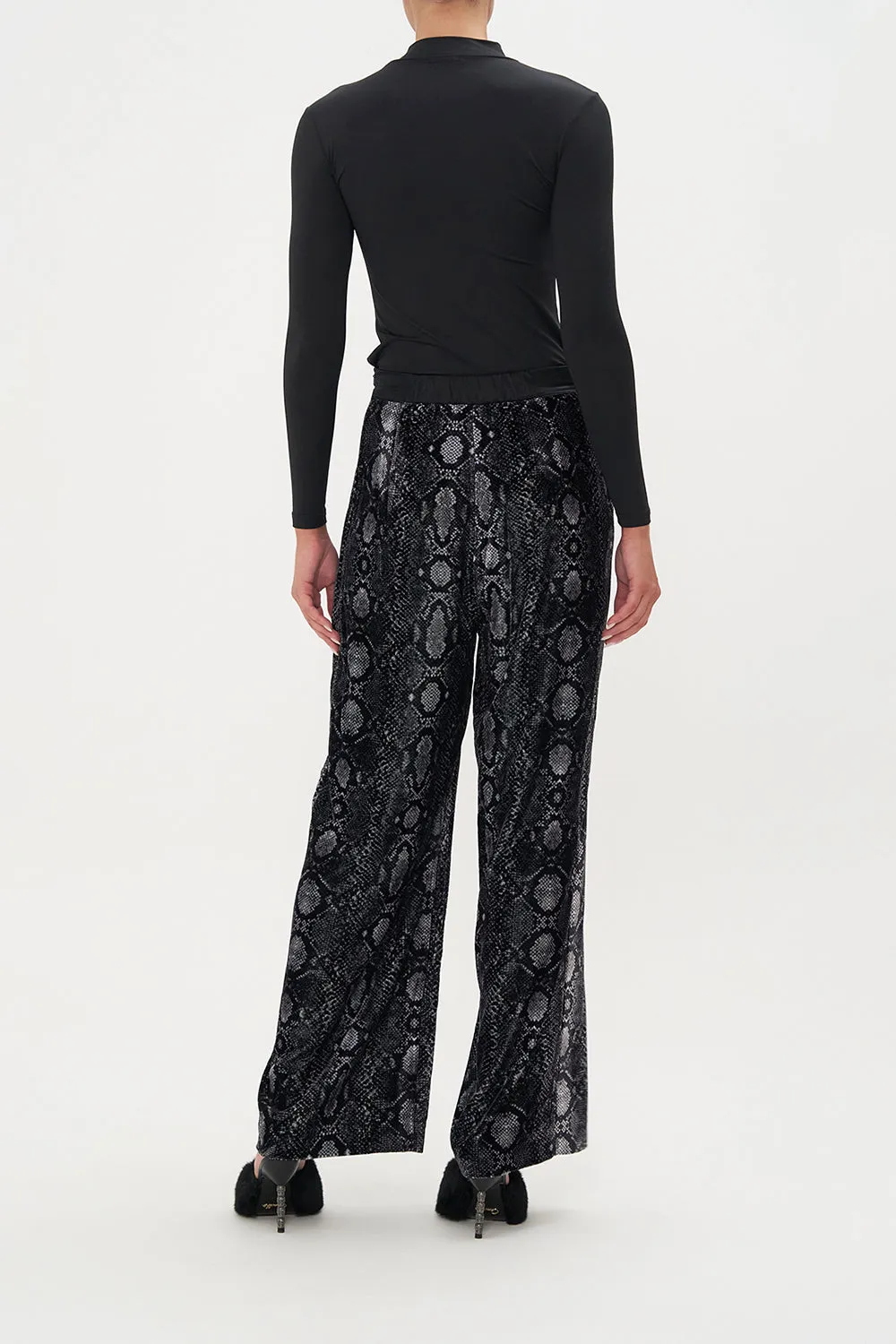 STRAIGHT LEG RELAXED TROUSER WILD HORSES